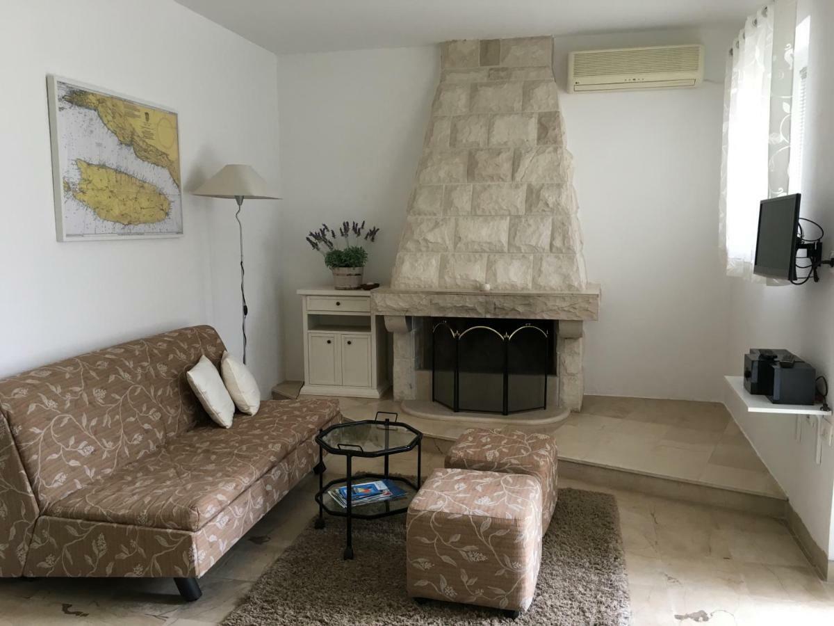 Apartment Get Supetar Εξωτερικό φωτογραφία
